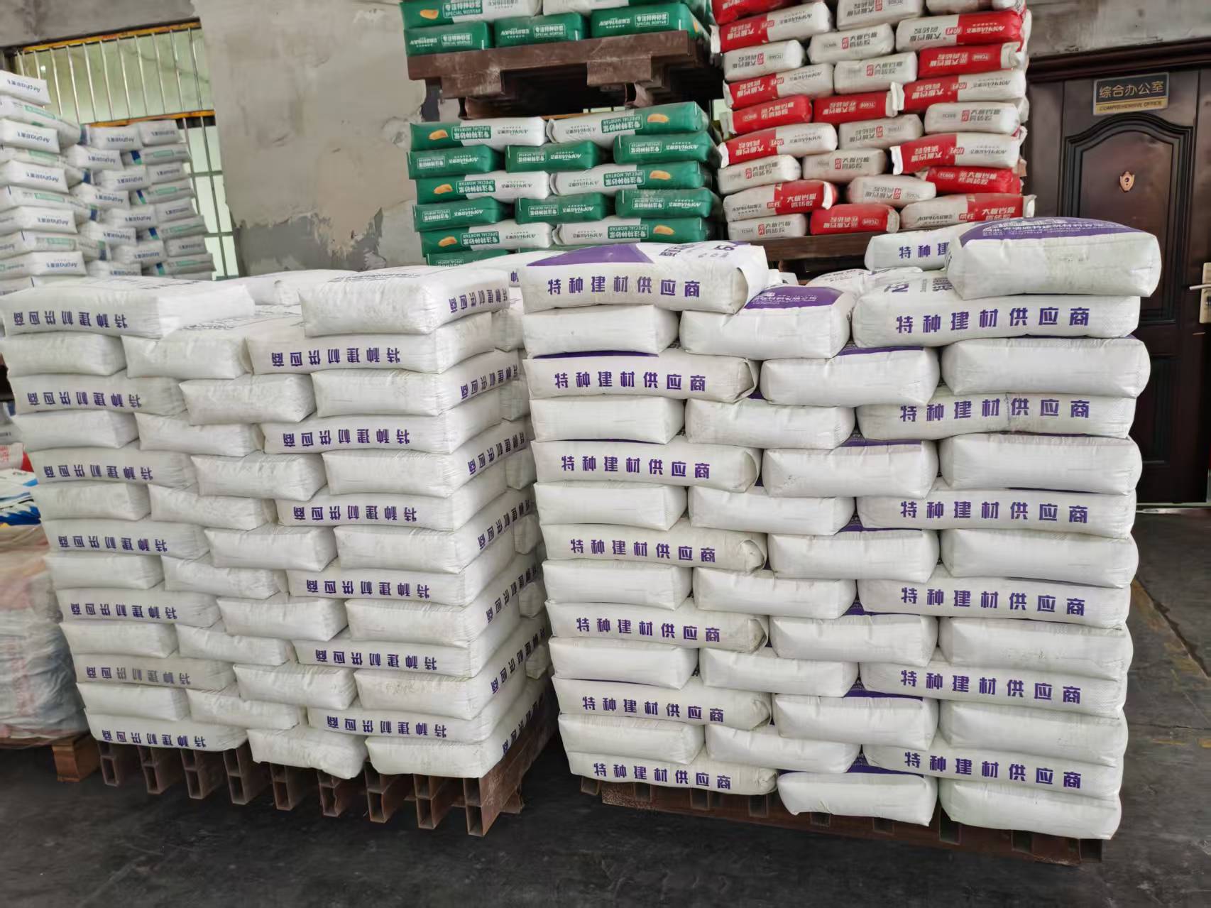 黄流镇拱顶带模注浆料